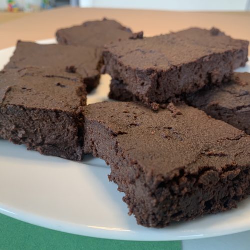 Served brownies easy & low calorie on plate.