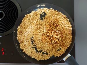 toasting oats for healthy granola bars